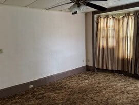 Building Photo - 320 N Hyde Park Ave