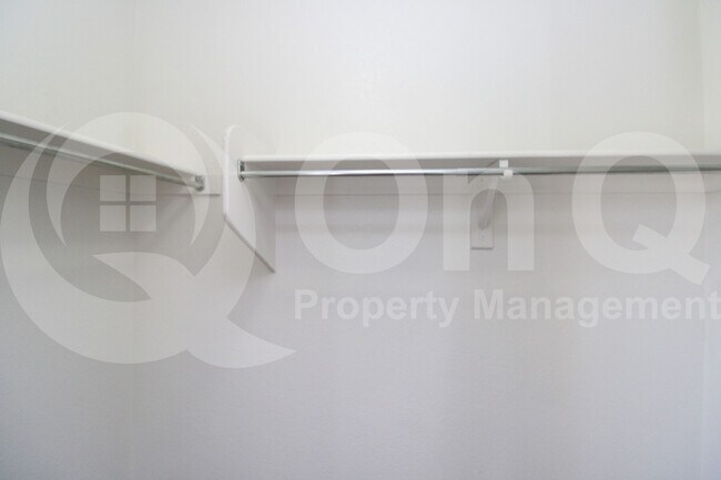 Building Photo - 6333 W Valencia Dr
