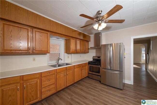 Building Photo - 2409 S 5th St