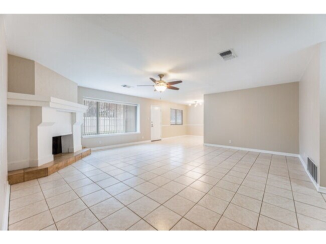 Building Photo - 12914 Pegasus St