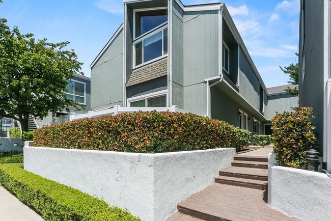 Building Photo - End-Unit Townhouse in Prime Newport Beach ...