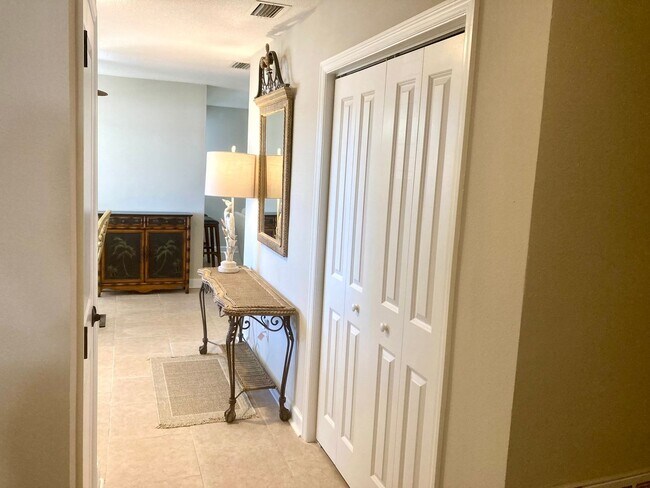 Building Photo - Furnished condo with dock!