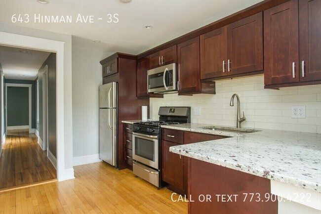 Building Photo - Spacious Updated Vintage 3 Bedroom Apartme...