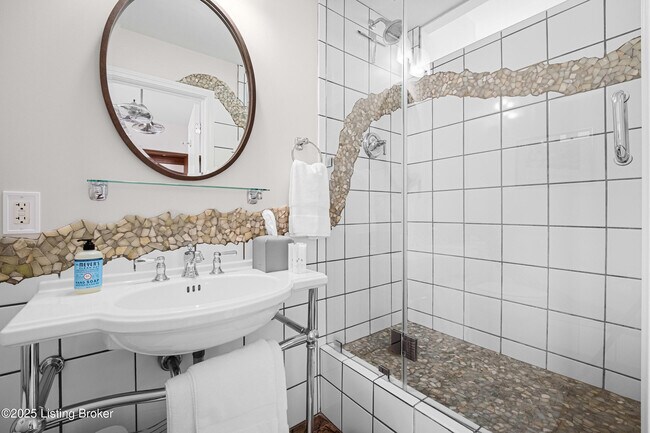 Building Photo - 604 S 3rd St