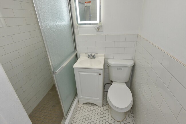 Building Photo - 531 28th St