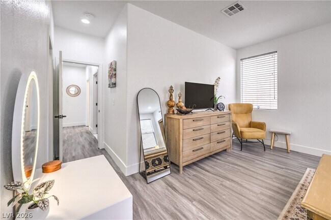 Building Photo - 10762 Flame Vine Ct