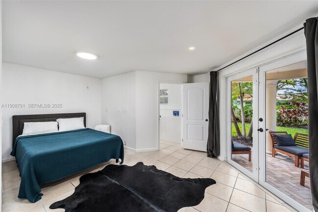 Building Photo - 1051 NE 89th St