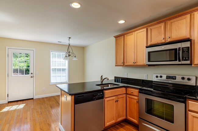 Building Photo - 202 Clover Ct