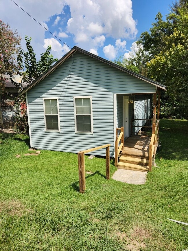 Building Photo - 2115 Virginia St