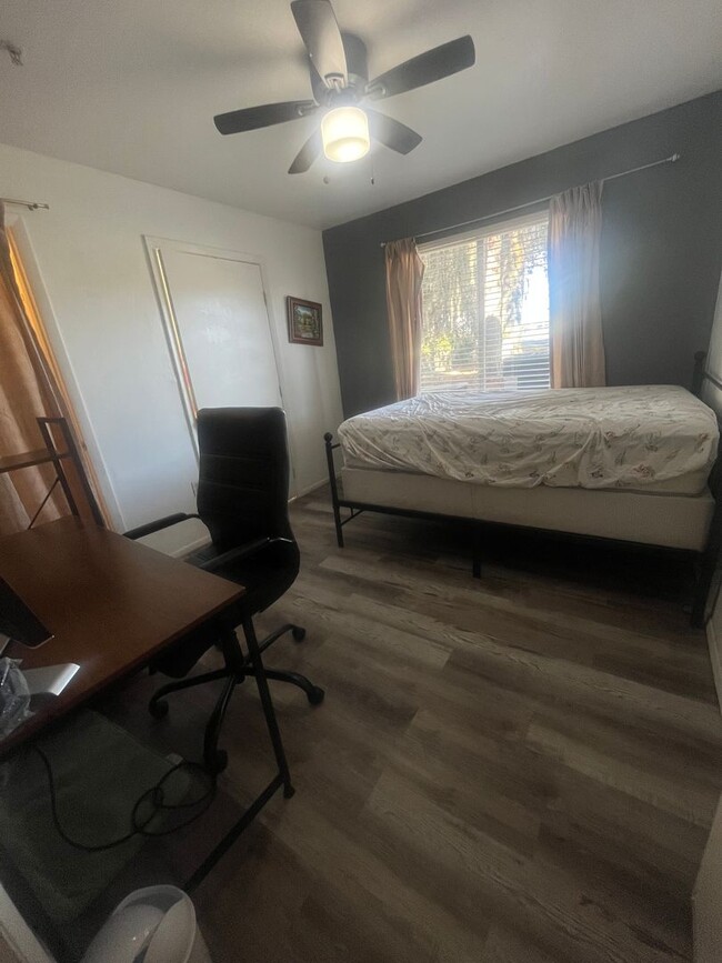 Building Photo - Fully Furnished Spacious Room for Rent in ...