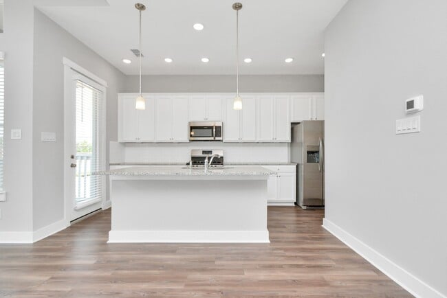 Building Photo - 713 Strawberry Pines Ct