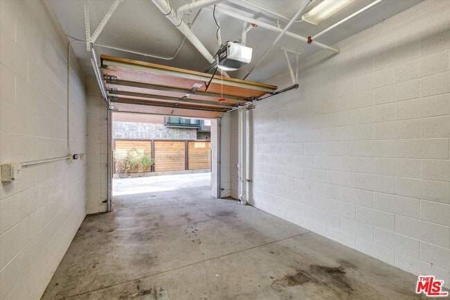 Building Photo - 1249 N Formosa Ave