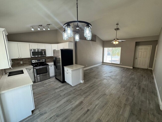 Building Photo - 768 E Stottler Pl