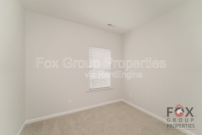 Building Photo - 908 Mary Max Dr