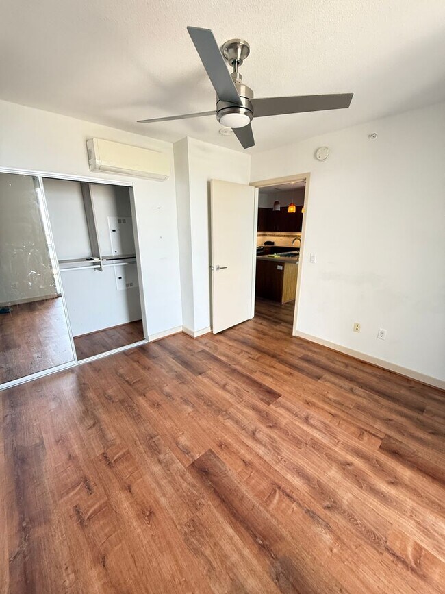 Building Photo - Luxury High-Floor 2BR/2BA Condo with Ocean...