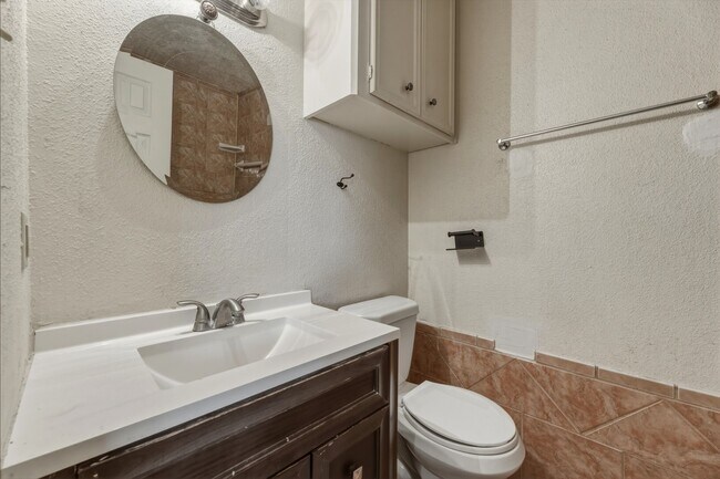 Building Photo - 5211 Court Rd