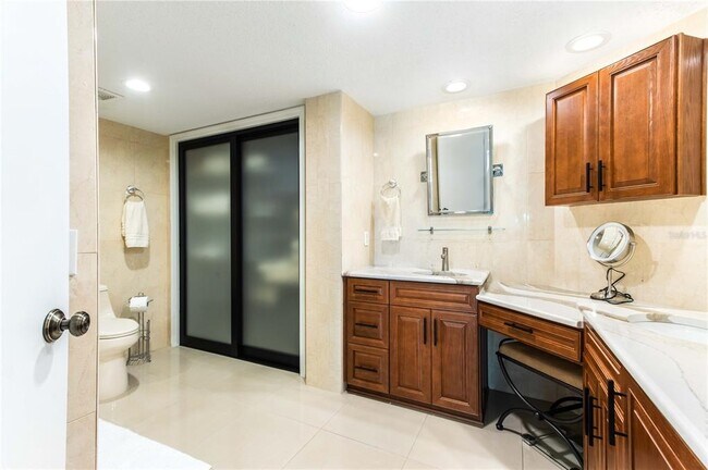 Building Photo - 736 Island Way