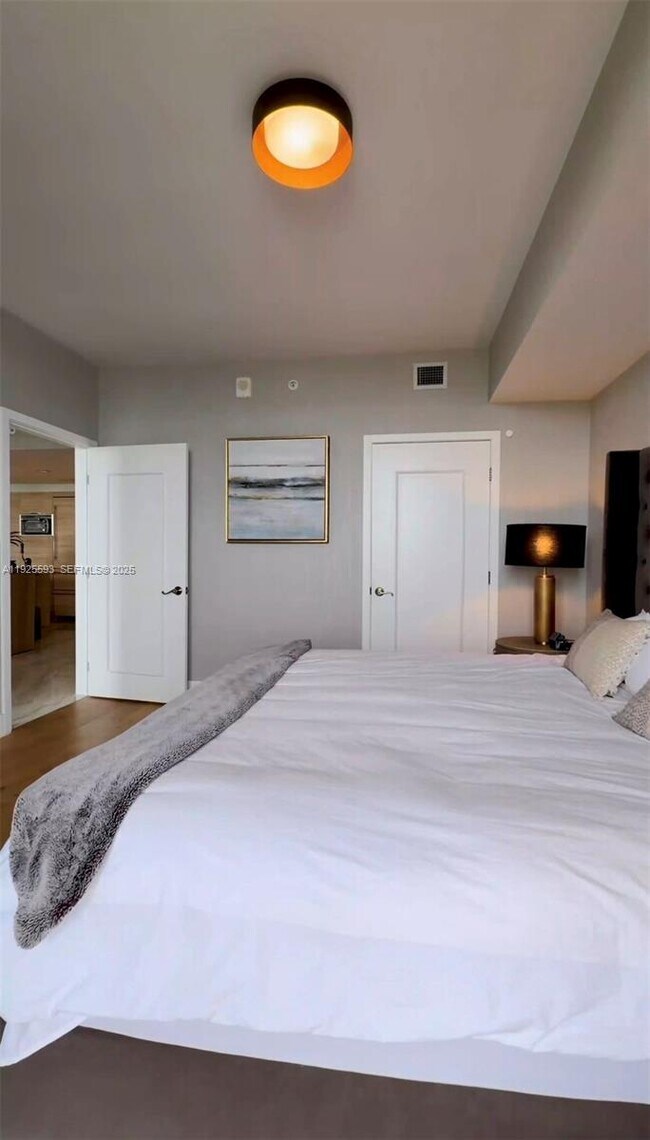 Building Photo - 16385 Biscayne Blvd