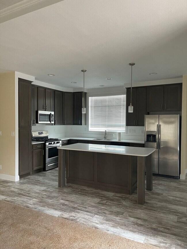 Building Photo - Newer Manufactured home, 3 bed 2 bath, Lower Magalia
