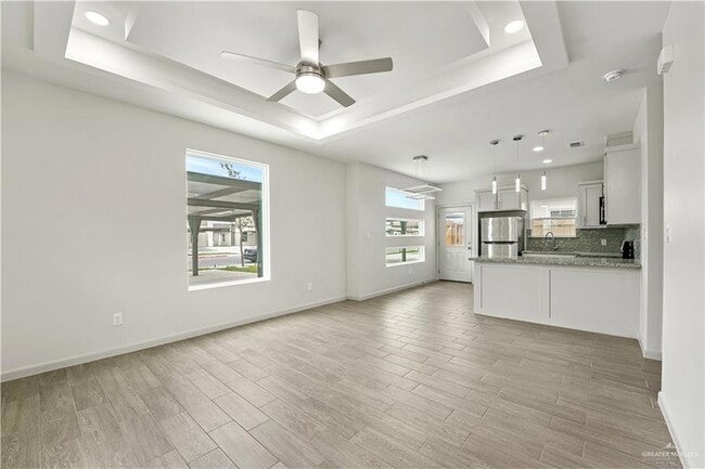 Building Photo - 1905 W Violet Dr