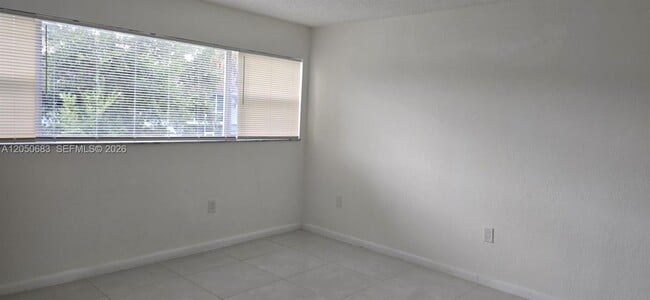 Building Photo - 7400 NW 85th Ct
