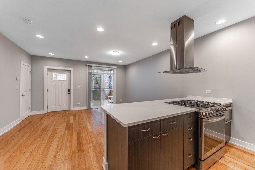 Building Photo - 1337 W. Walton