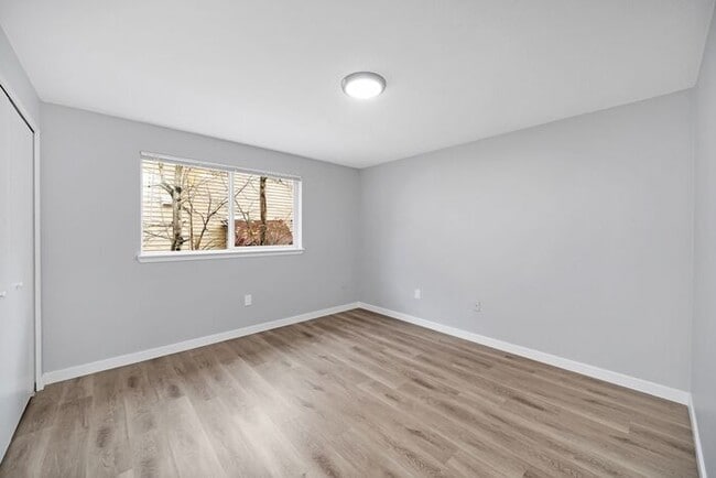 Building Photo - INCREDIBLE 2-bed/1.5bath Town House! $500 ...