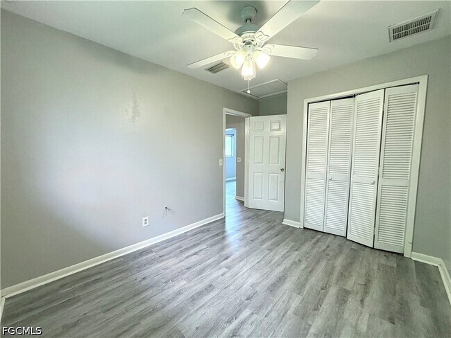 Building Photo - 1720 SE Santa Barbara Pl