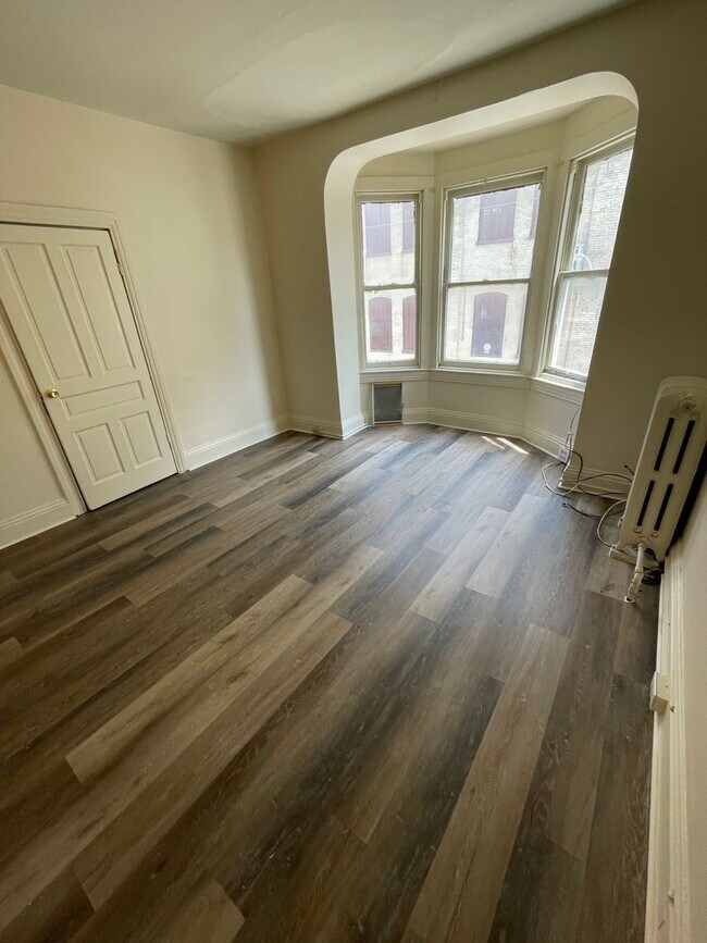 Building Photo - 643 Lincoln St