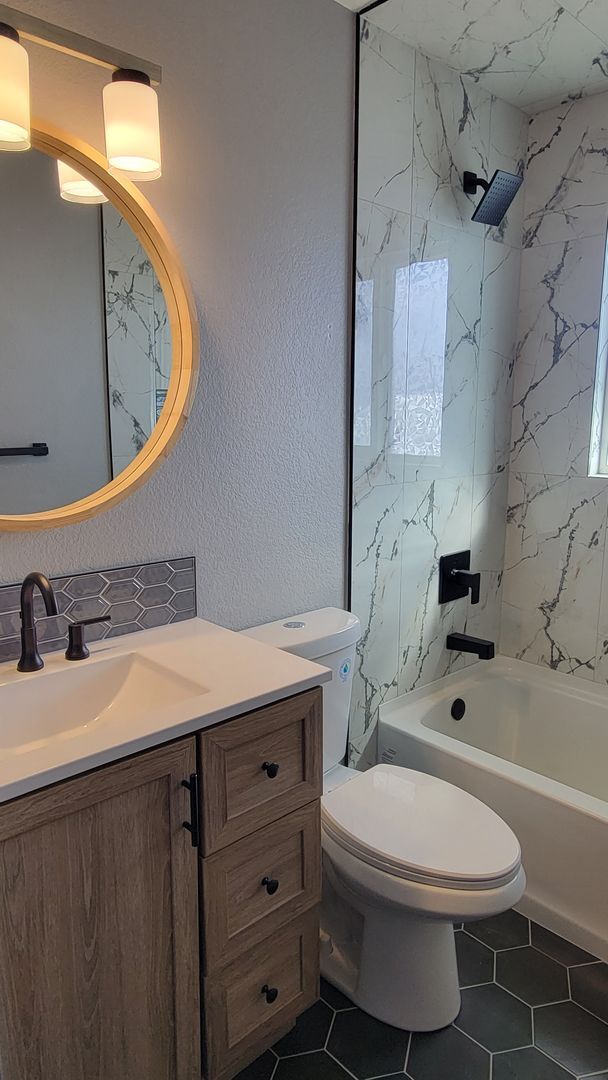 Building Photo - 4 Bedroom, 1.75 Bathroom - Freshly Updated! Available Now!