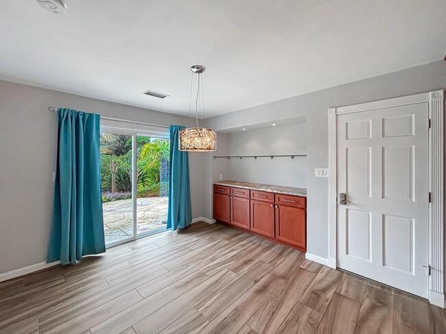 Building Photo - Beautiful 4BD/2BA House in Bay Ho W/ A/C, ...