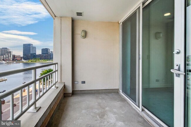 Building Photo - 100 Harborview Dr