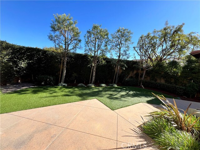 Building Photo - 10 Clover