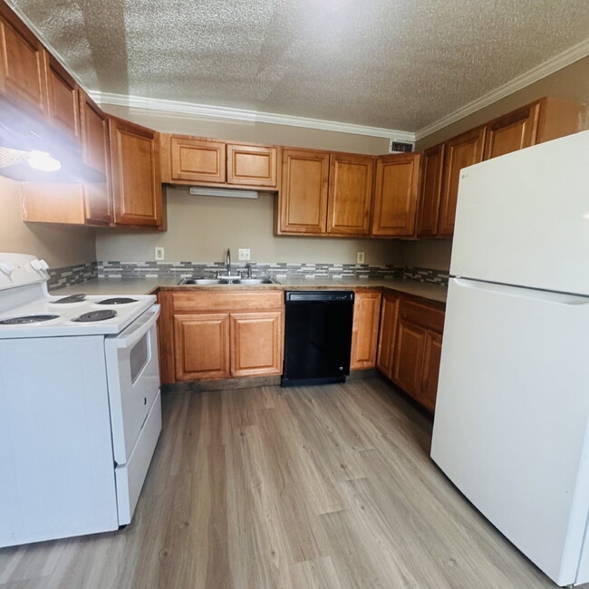 Building Photo - Welcome Home to your 2 Bedroom | 1 Bathroom Apartment Home located at Chateau Royal in Orange, TX!