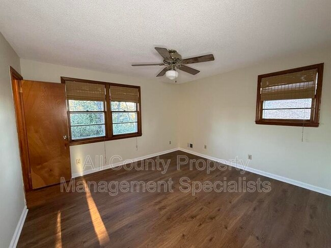 Building Photo - 108 Oak Ln