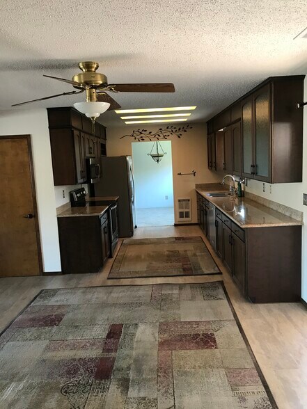 Building Photo - 2004 Kelso Ave