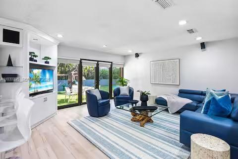 Building Photo - 6140 SW 56th Ct