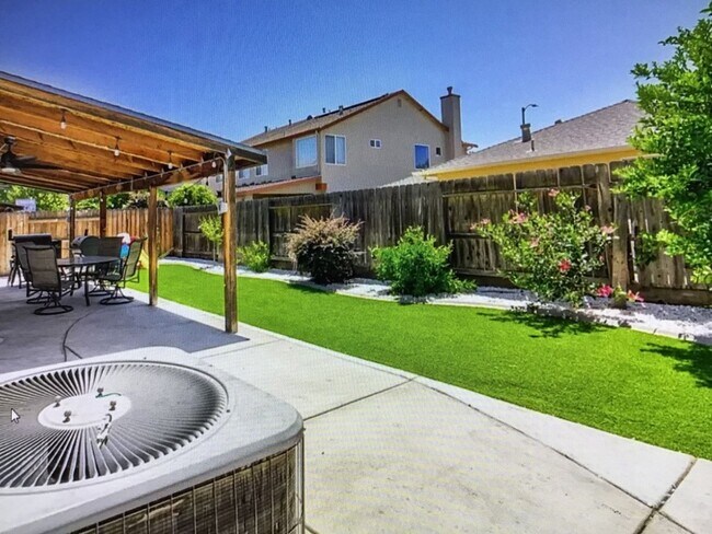 Building Photo - Two story Yuba City Home