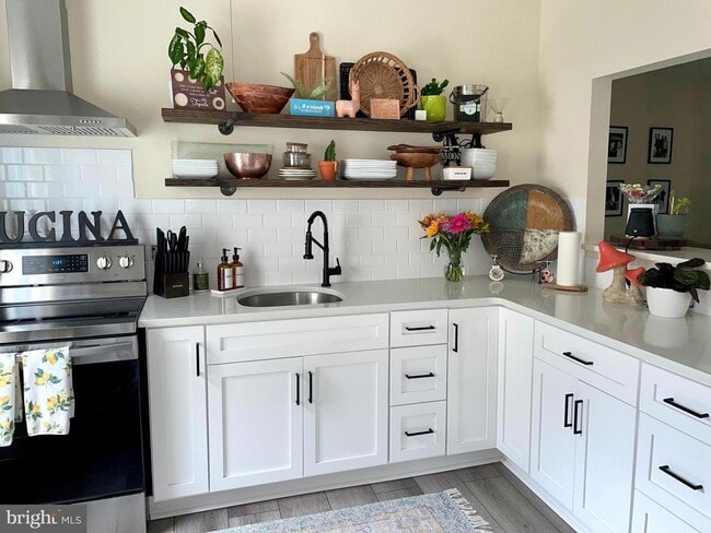 Building Photo - 203 Moreau St