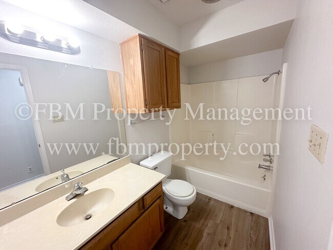 Building Photo - 221 Highland Ave