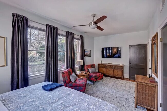 Building Photo - 518 Lamar Ave