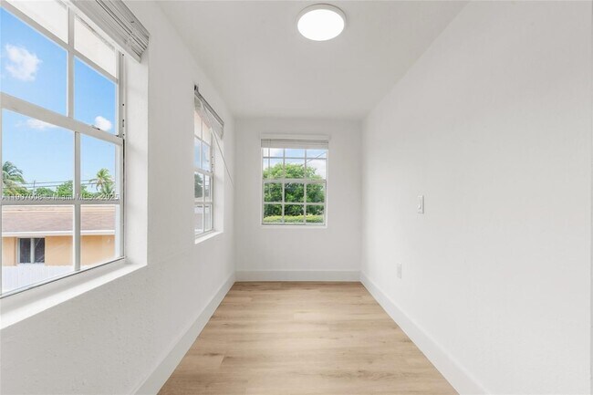 Building Photo - 2385 SW 17th St