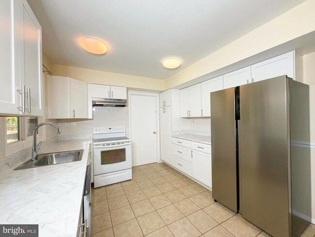 Building Photo - 3418 Medina Ln