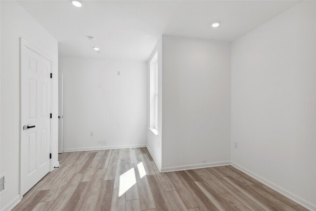 Building Photo - 890-892 N 42nd St