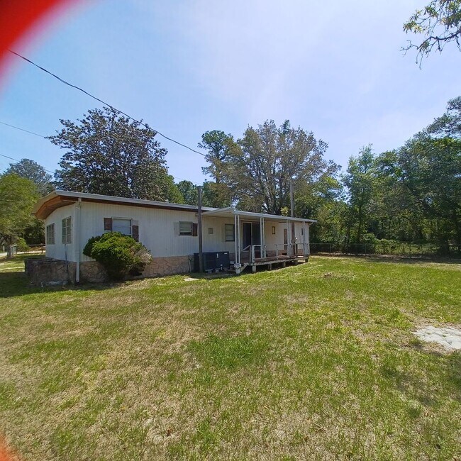 Building Photo - 3 BR 2 BA mobile home on half an acre