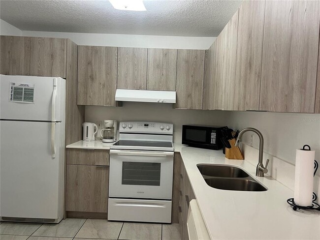 Building Photo - 8805 Grand Palms Cir