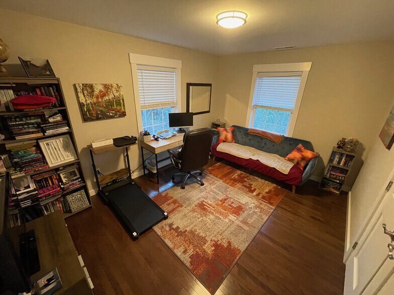 Building Photo - 30 Tamarack Ave