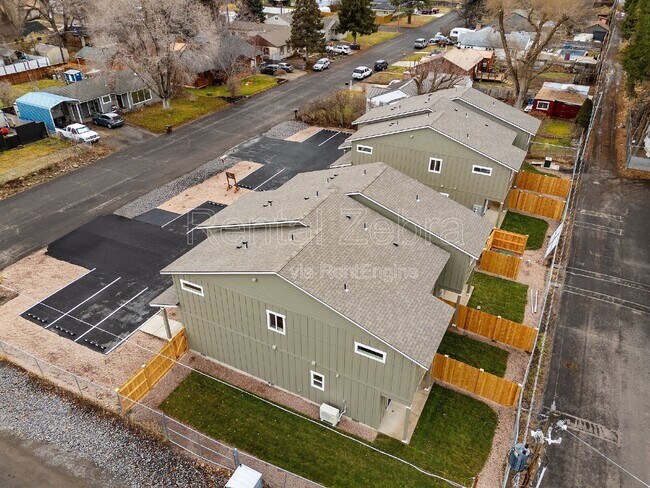 Building Photo - 374 SE Garner St