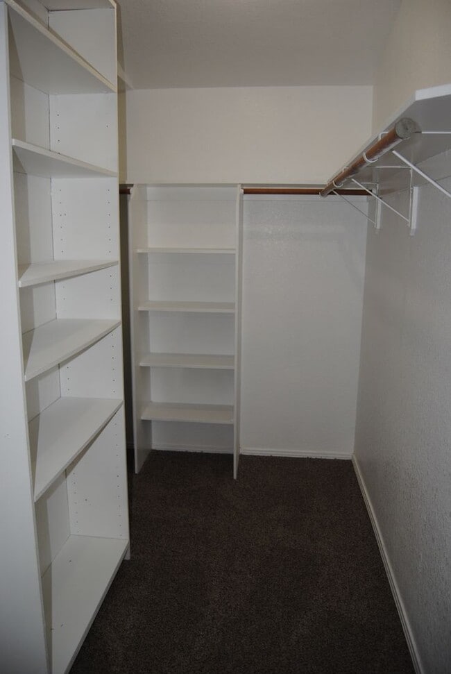 Building Photo - 9400 Huntsman Oak Ct