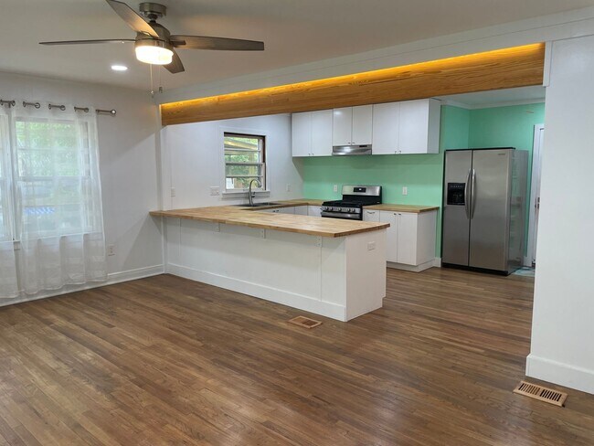 Building Photo - 2/1 Beach Bungalow in Biloxi